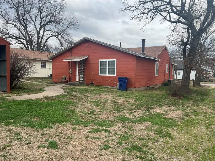 206 W Bradley Street, Sedan, KS 67361 - #2