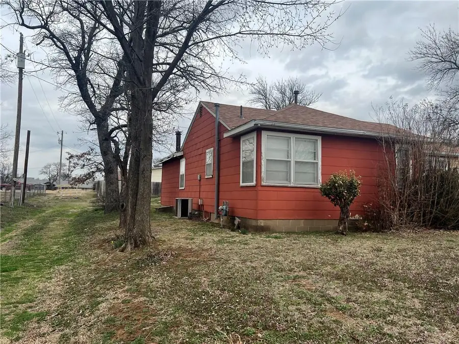 206 W Bradley Street, Sedan, KS 67361 - #3