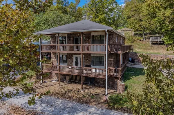 28247 W Cove Drive, Lincoln, MO 65338