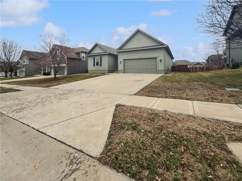 560 E Mockingbird Street, Gardner, KS 66030 - #1