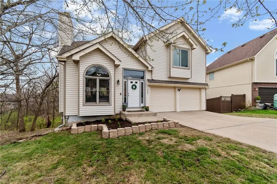 7833 N Strathbury Avenue, Kansas City, MO 64151 - #2