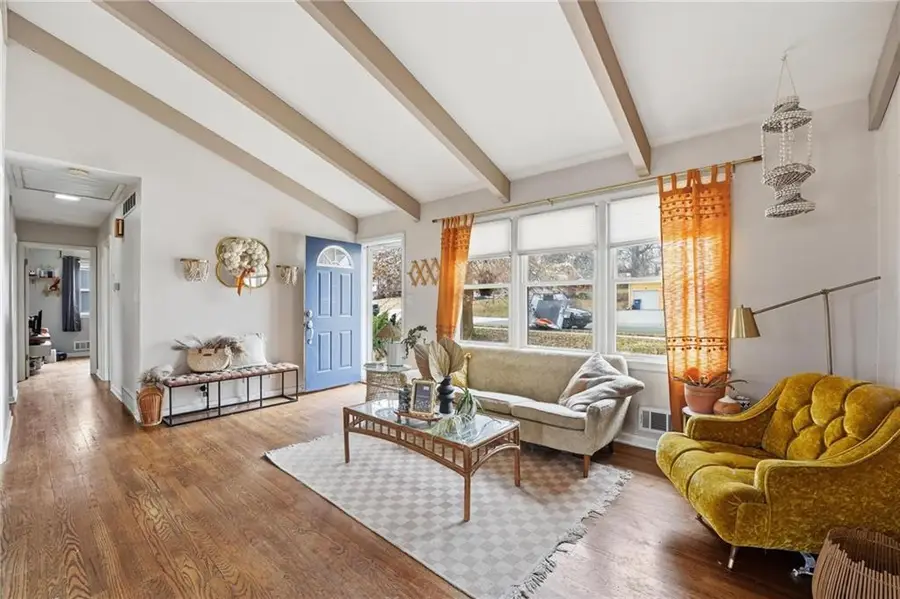 6115 N Michigan Avenue, Gladstone, MO 64118 - #2