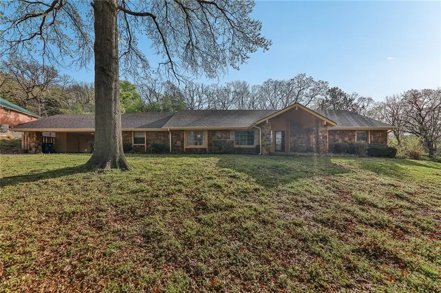 1301 Crestwood Drive, Coffeyville, KS 67337 - #2