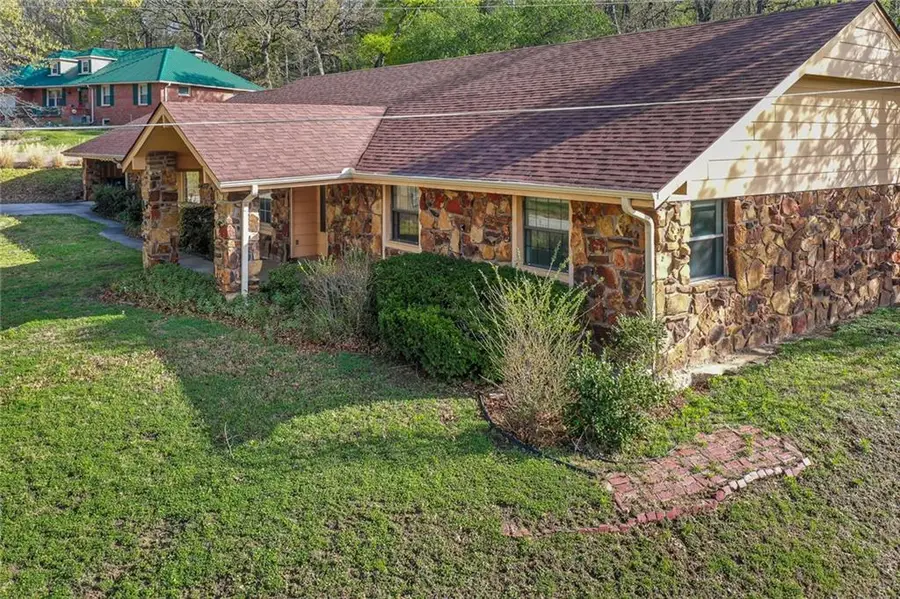 1301 Crestwood Drive, Coffeyville, KS 67337 - #3