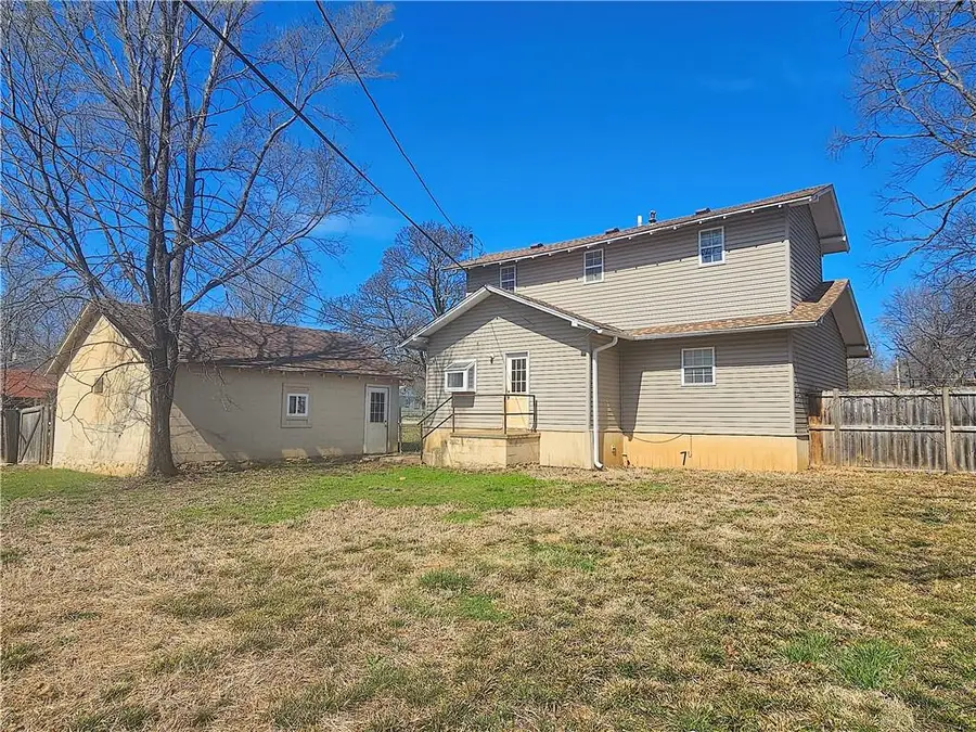 430 E 2nd Avenue, Garnett, KS 66032 - #3