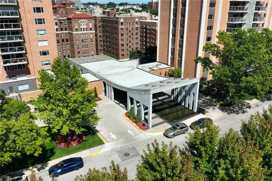 221 W 48th Street #803, Kansas City, MO 64112 - #3