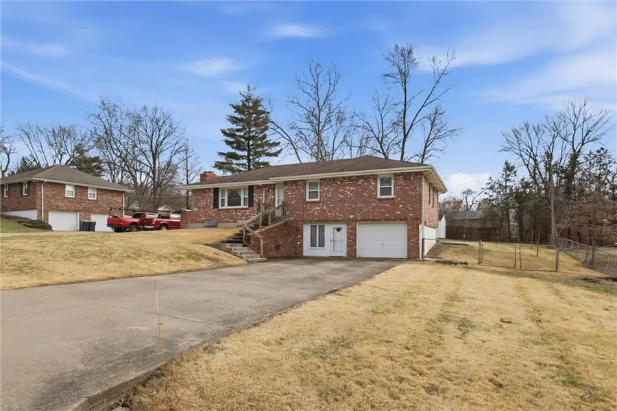 2509 NW Powderhorn Drive, Kansas City, MO 64154 - #3