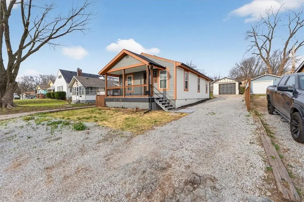 816 S Lake Drive, Blue, MO 64063 - #1