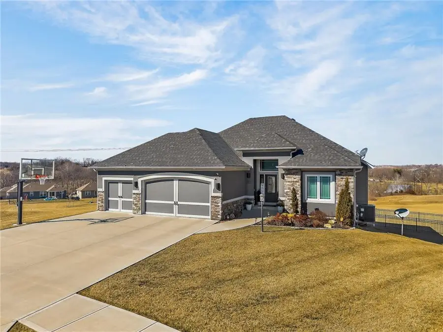 4200 Castlegate Court, Saint Joseph, MO 64505 - #2