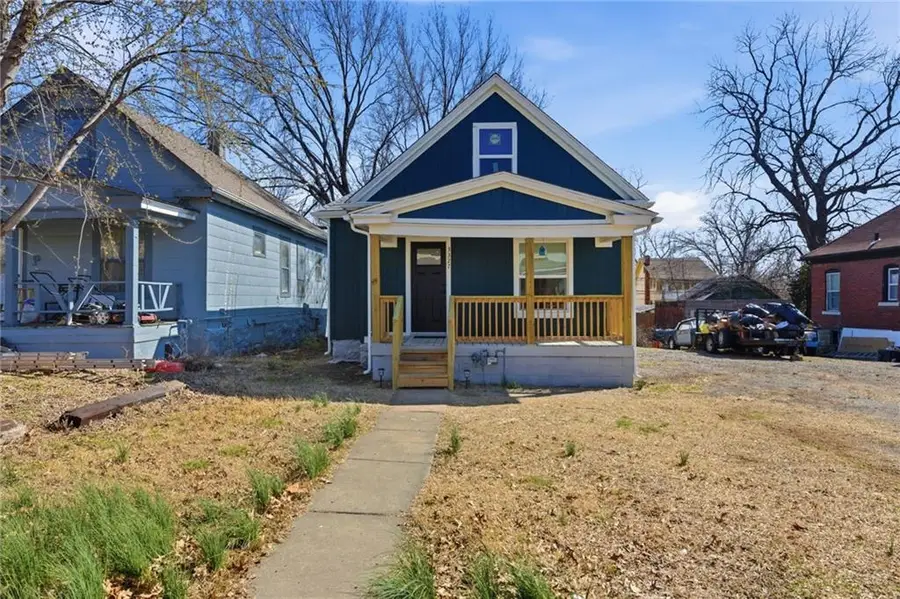 3327 Garfield Avenue, Kansas City, MO 64109 - #2