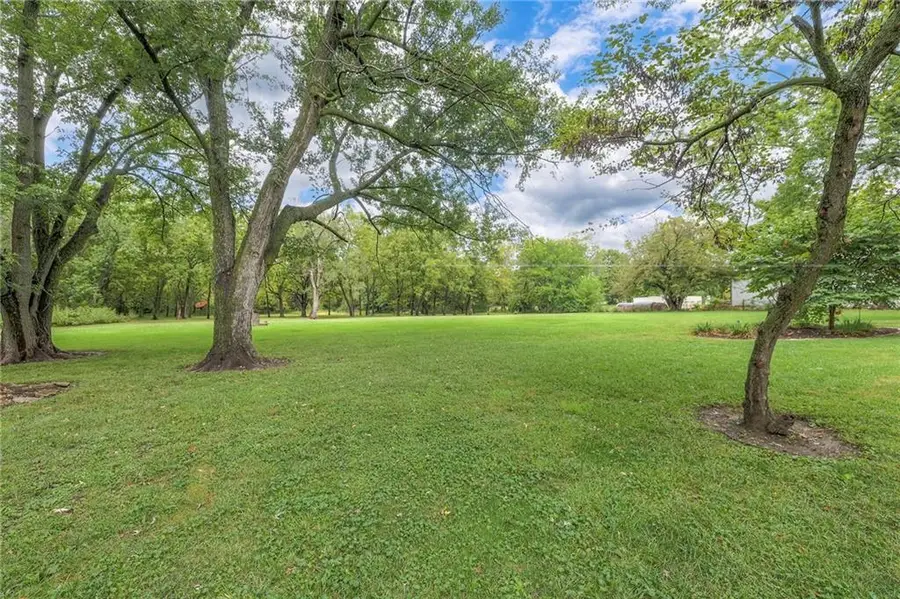 7540 197th Street, Stilwell, KS 66085 - #2