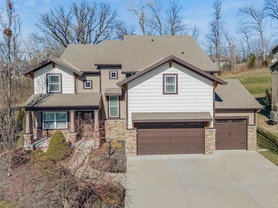9726 Apple Blossom Lane, Parkville, MO 64152 - #2