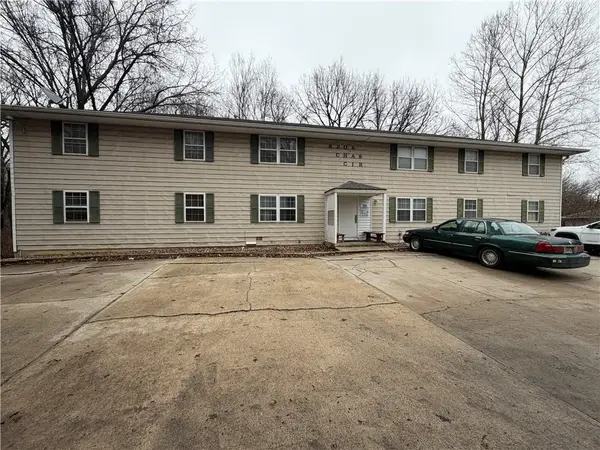 8208 Chas Circle, Pleasant Valley, MO 64068