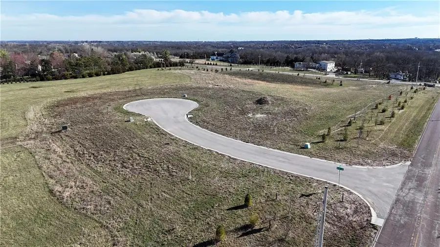 17075 Manor Drive, Stilwell, KS 66085 - #2