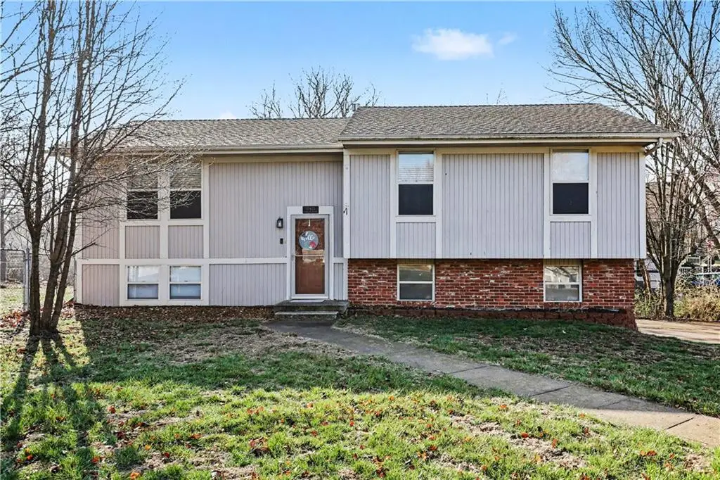 10425 N Baltimore Avenue, Kansas City, MO 64155 - #1