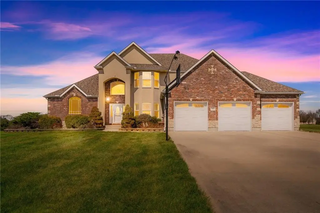 24611 Woodland Circle, Lees Summit, MO 64086 - #1