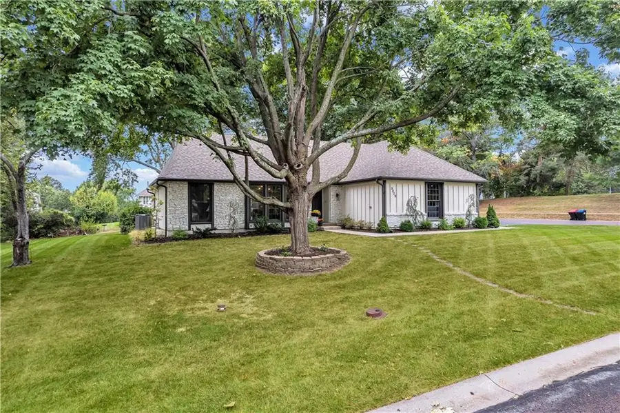 9809 W 103rd Terrace, Overland Park, KS 66212 - #2