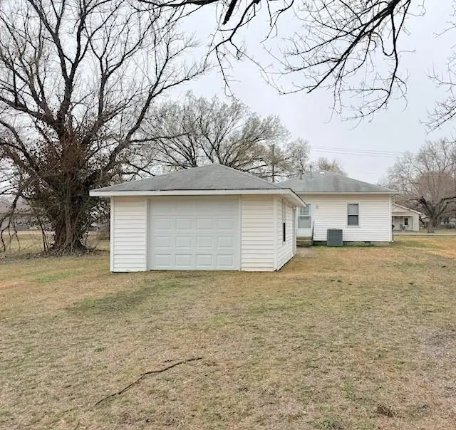 1017 E 14th Street, Pittsburg, KS 66762 - #3