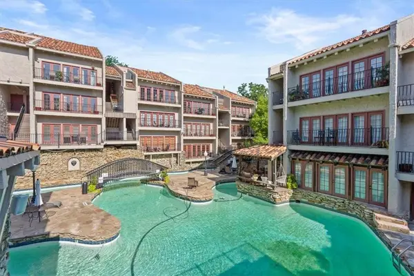 1111 W 46th Street #12, Kansas City, MO 64112