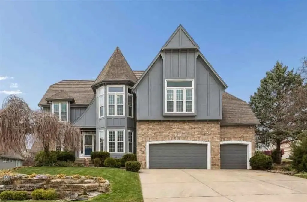 6642 Monticello Court, Parkville, MO 64152 - #1