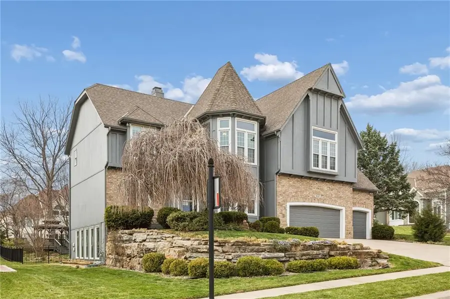 6642 Monticello Court, Parkville, MO 64152 - #3