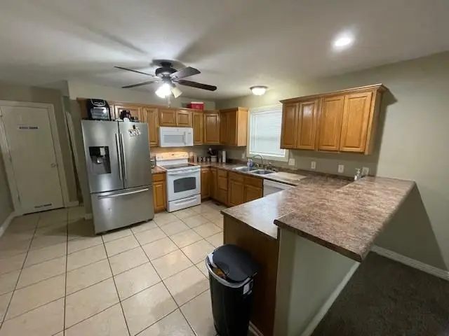 1016 E 16th Street, Pittsburg, KS 66762 - #3