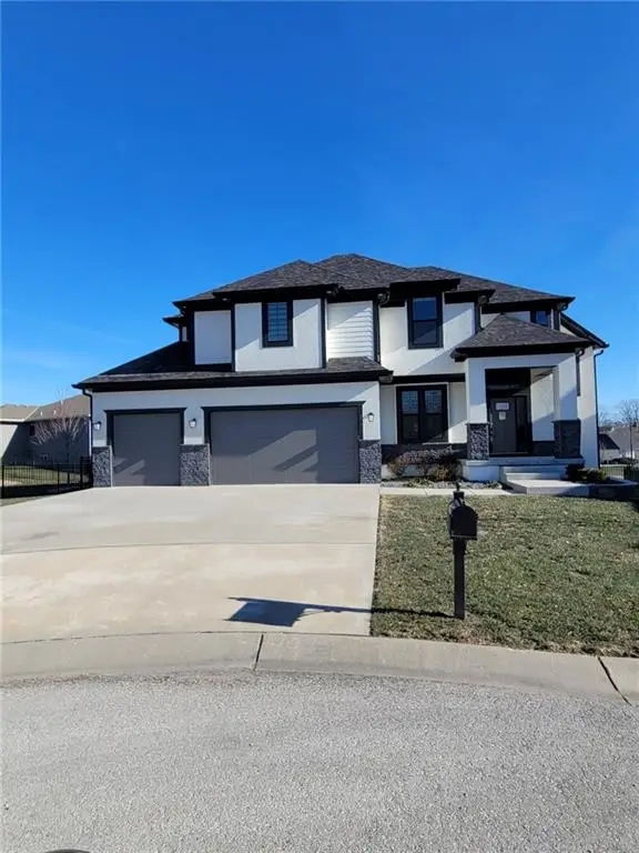 408 NE Greenview Drive, Blue Springs, MO 64029