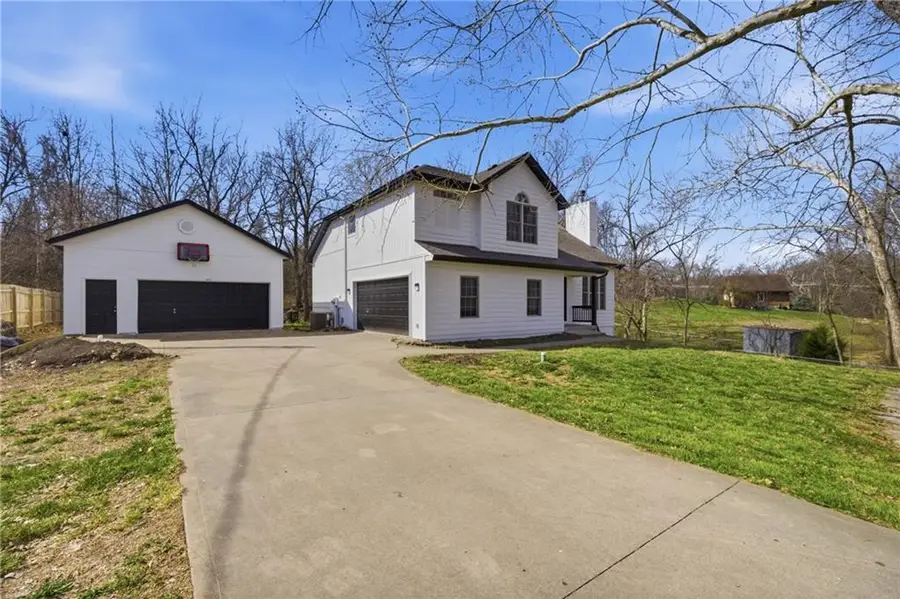 12221 Hubbard Road, Kansas City, KS 66109 - #3