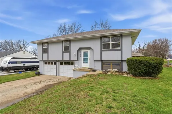 906 NE 67th Place, Kansas City, MO 64118
