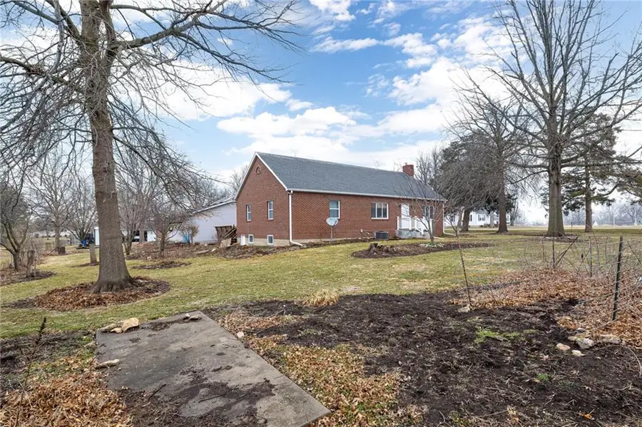 1402 Maple Street, Chillicothe, MO 64601 - #3