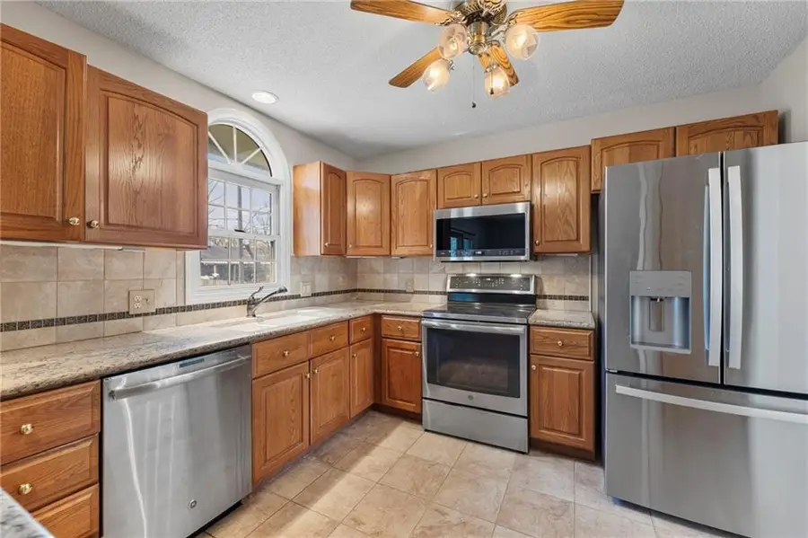 6712 Charles Street, Shawnee, KS 66216 - #2