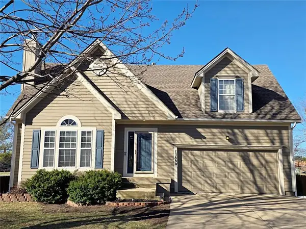 15880 S Bradley Drive, Olathe, KS 66062