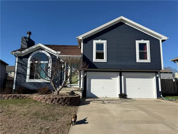 104 Spinnaker Drive, Smithville, MO 64089