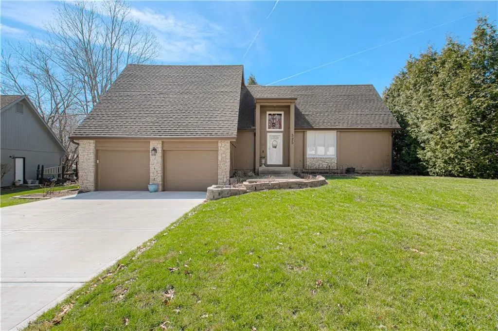 525 E 129th Terrace, Kansas City, MO 64145 - #1