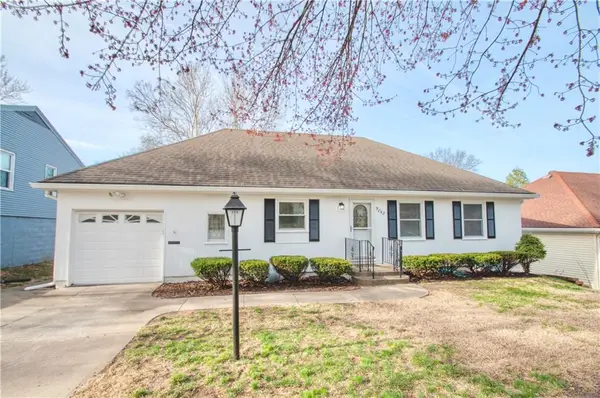 9042 Holly Street, Kansas City, MO 64114