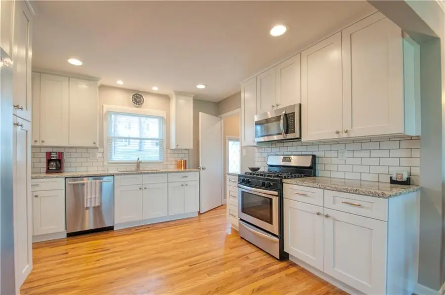 9042 Holly Street, Kansas City, MO 64114 - #3