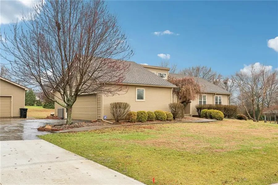 8945 W 167th Street, Stilwell, KS 66085 - #2