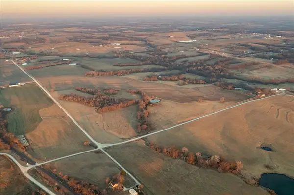 52 401st (south 65) Road, Centerview, MO 64019