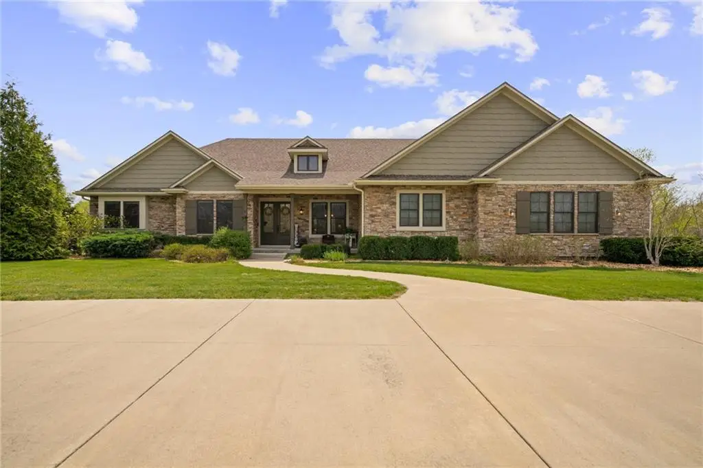 3565 W 193 Street, Stilwell, KS 66085 - #1
