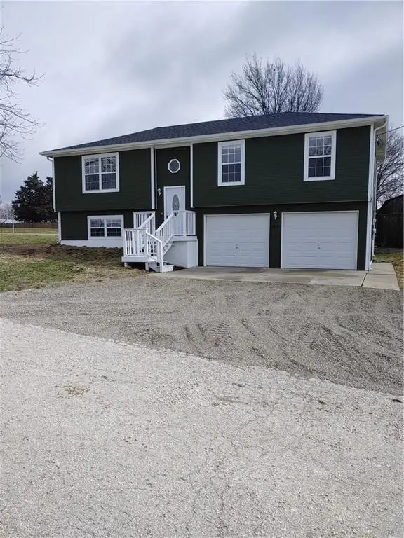 500 S Summit Street, McLouth, KS 66054