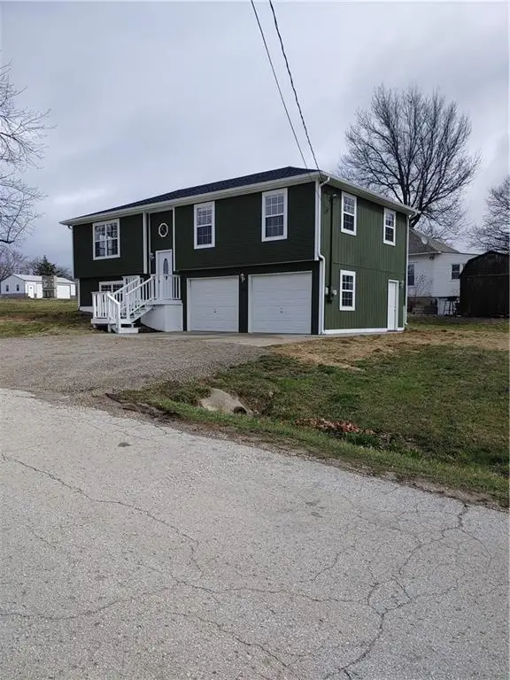 500 S Summit Street, McLouth, KS 66054 - #2