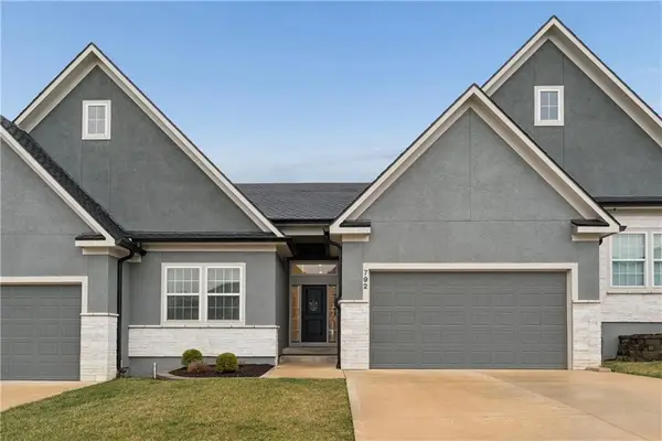 792 NE Algonquin Street, Lee's Summit, MO 64064