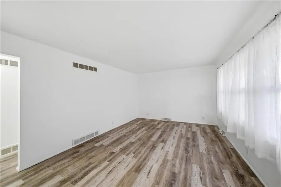 9004 Manchester Avenue, Kansas City, MO 64138 - #2