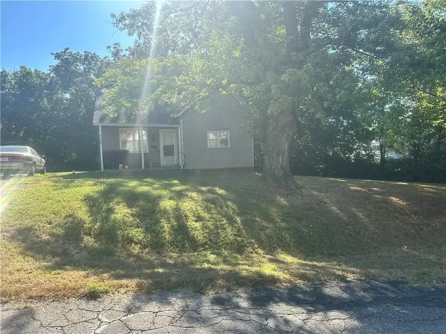 709 N Washington Street, Warrensburg, MO 64093 - #2