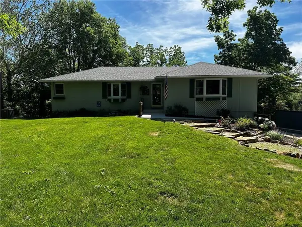 8219 NW Hillside Drive, Weatherby Lake, MO 64152