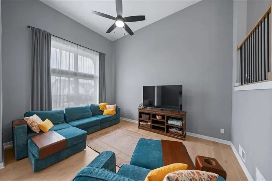 16083 Ryan Circle, Parkville, MO 64152 - #3