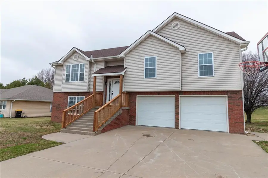 1005 E Pearl Court, Savannah, MO 64485 - #2