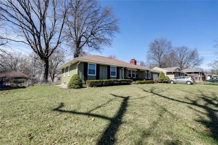 8220 Willow Way, Raytown, MO 64138 - #2