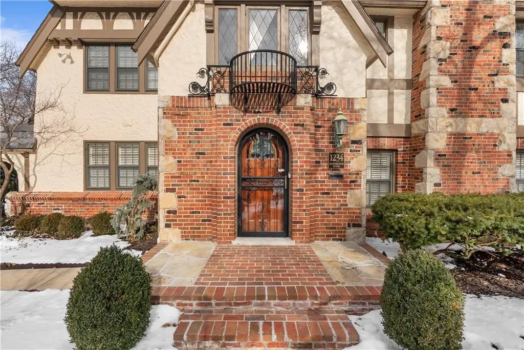 1234 Huntington Road, Kansas City, MO 64113 - #1