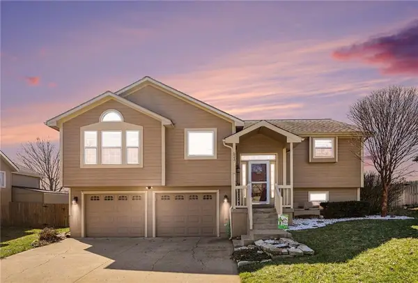 5217 NE Holiday Drive, Lee's Summit, MO 64064